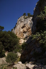 Entrée de canyon au pied des Dentelles de Montmirail