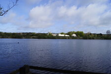 Le lac des miroirs et le château de Condette